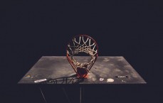 九游体育下载-巴萨后防冰火两重天，阿劳霍获盛赞，孔德低迷引担忧