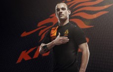 九游娱乐-埃斯特旺经纪人揭秘，四年拉锯战，巴萨财政困局成转会拦路虎