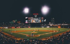 九游娱乐-诺坎普验票系统突发技术故障，数千球迷场外滞留引发混乱