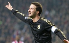 【九游体育下载】欧战历史性崩盘！那不勒斯客场2-6惨败，防线溃散创28年耻辱纪录