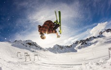 九游体育官网|维蒂尼亚帽子戏法闪耀全场，巴黎主场力克热刺锁定小组头名