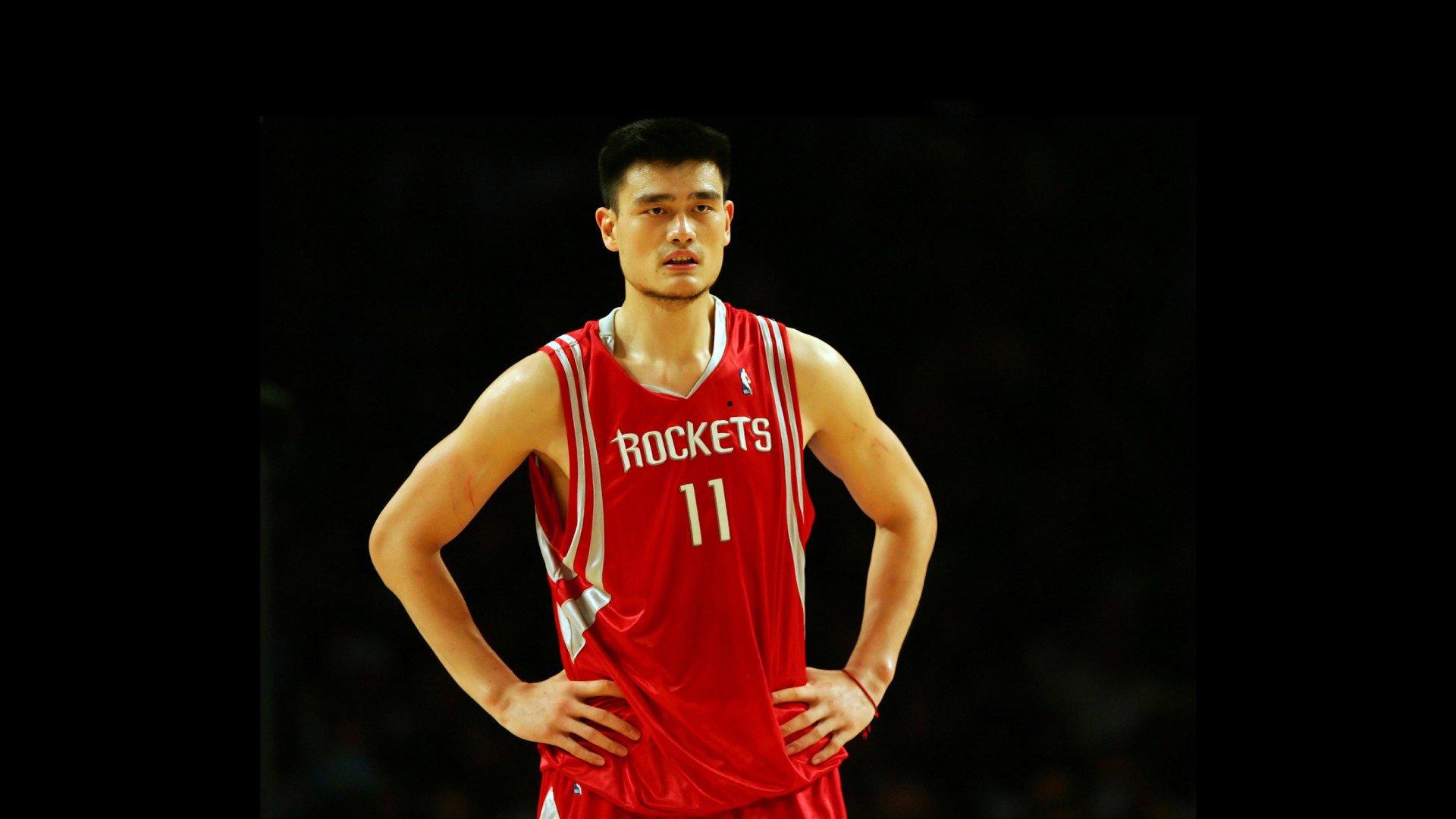 NBA新赛季前瞻，巨星转会、黑马崛起与总冠军之争